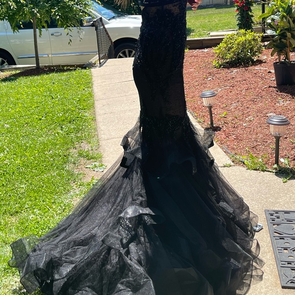 Beautiful black prom dress - Picture 2 of 8